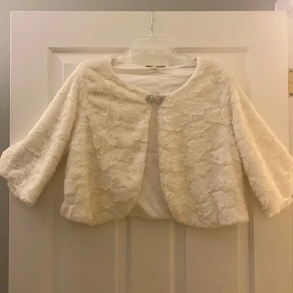 Glamorous faux fur cream color cropped jacket - Picture 2 of 6